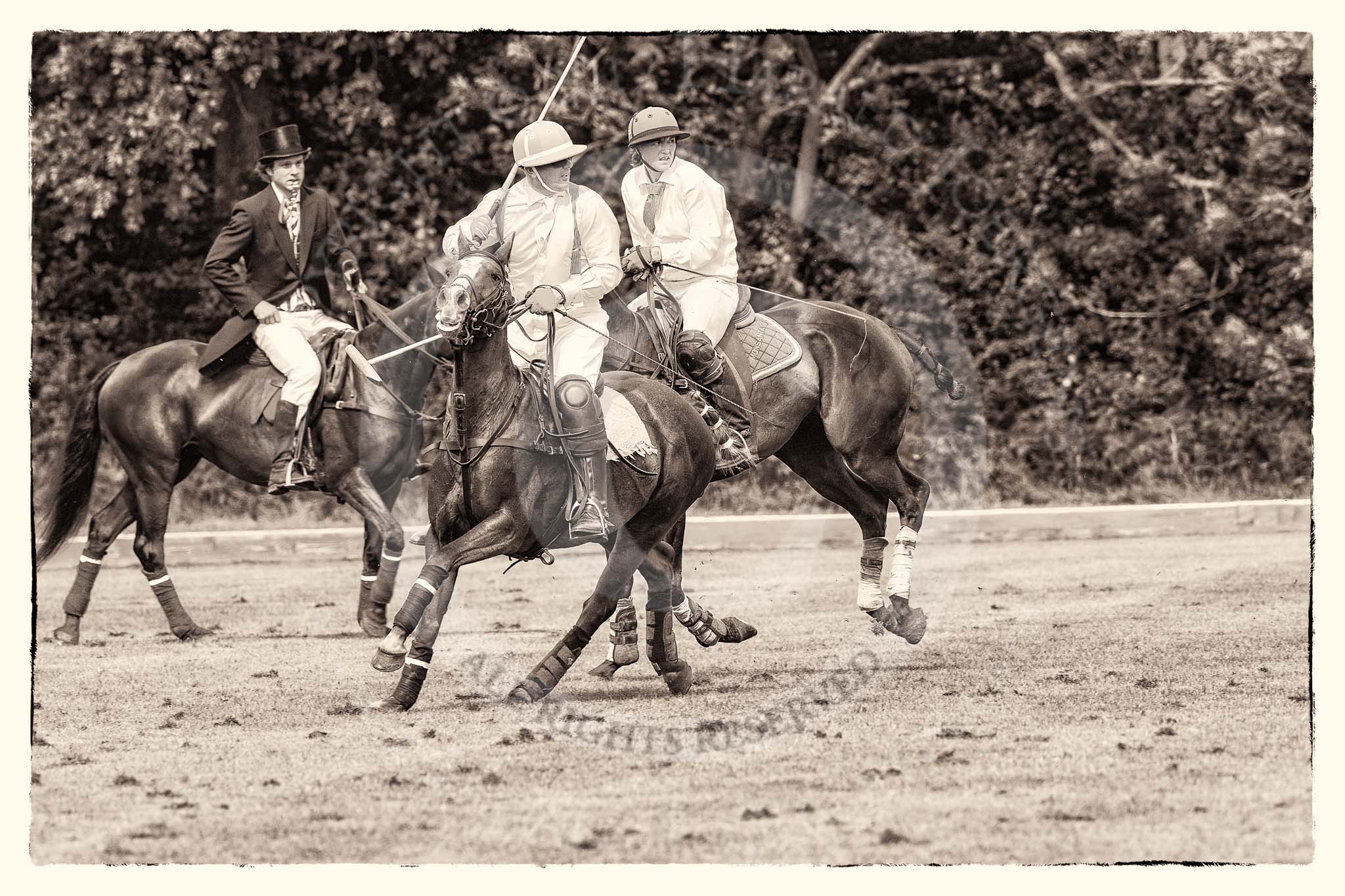 7th Heritage Polo Cup semi-finals: La Mariposa Argentina, Timothy Rose looking around..
Hurtwood Park Polo Club,
Ewhurst Green,
Surrey,
United Kingdom,
on 04 August 2012 at 16:15, image #321