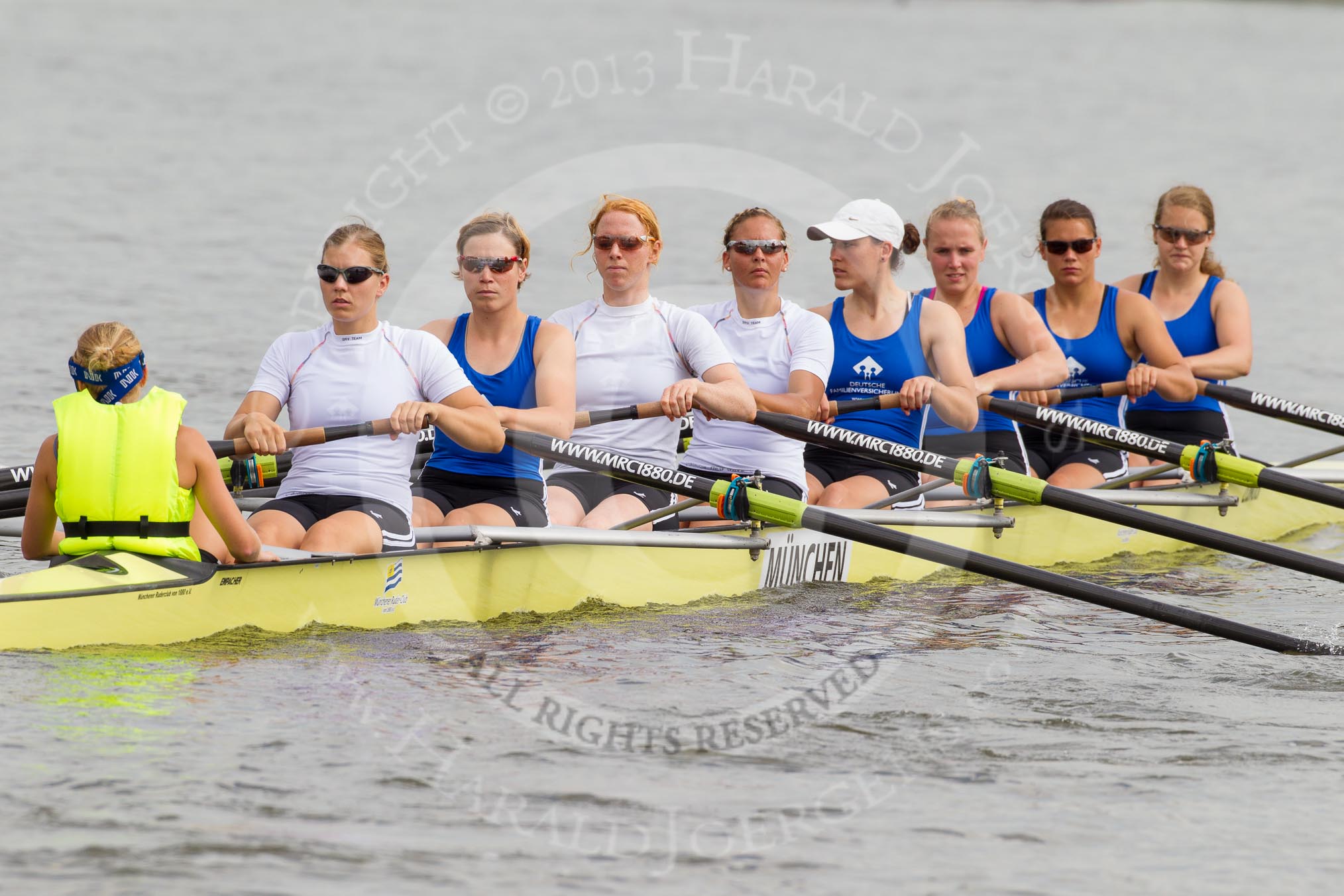 Henley Royal Regatta 2012 (Thursday): The Eight from Muenchener Ruderclub von 1880 e.V. und Huerther Rudergesellschaft, Germany, on the way to the start.
River Thames beteen Henley-on-Thames and Remenham/Temple Island ,
Henley-on-Thames,
Oxfordshire,
United Kingdom,
on 28 June 2012 at 10:34, image #100