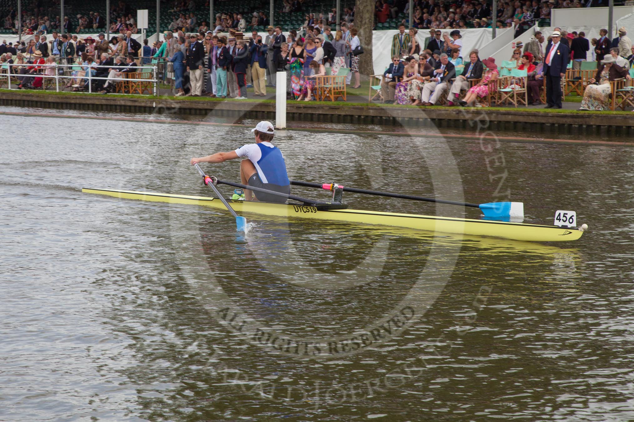 Henley Royal Regatta 2012 (Thursday): Race 35, Diamond Challenge Sculls:  Cambridge Boat Club (456, Bucks) v Koninklijke Roei en Nautische Sport Oostende, Belgium (458, Berks).
River Thames beteen Henley-on-Thames and Remenham/Temple Island ,
Henley-on-Thames,
Oxfordshire,
United Kingdom,
on 28 June 2012 at 12:28, image #249