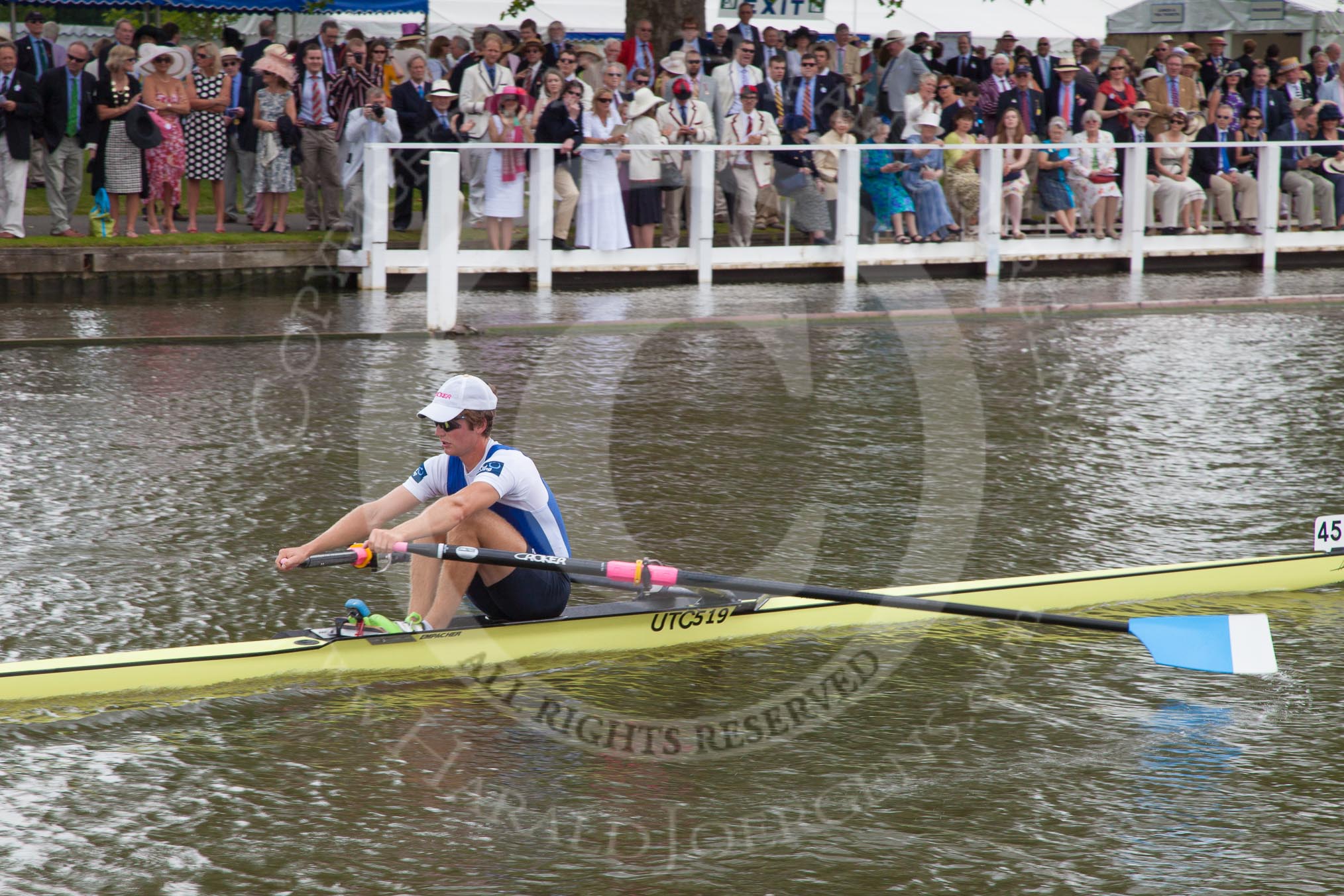 Henley Royal Regatta 2012 (Thursday): Race 35, Diamond Challenge Sculls:  Cambridge Boat Club (456, Bucks) v Koninklijke Roei en Nautische Sport Oostende, Belgium (458, Berks).
River Thames beteen Henley-on-Thames and Remenham/Temple Island ,
Henley-on-Thames,
Oxfordshire,
United Kingdom,
on 28 June 2012 at 12:28, image #251