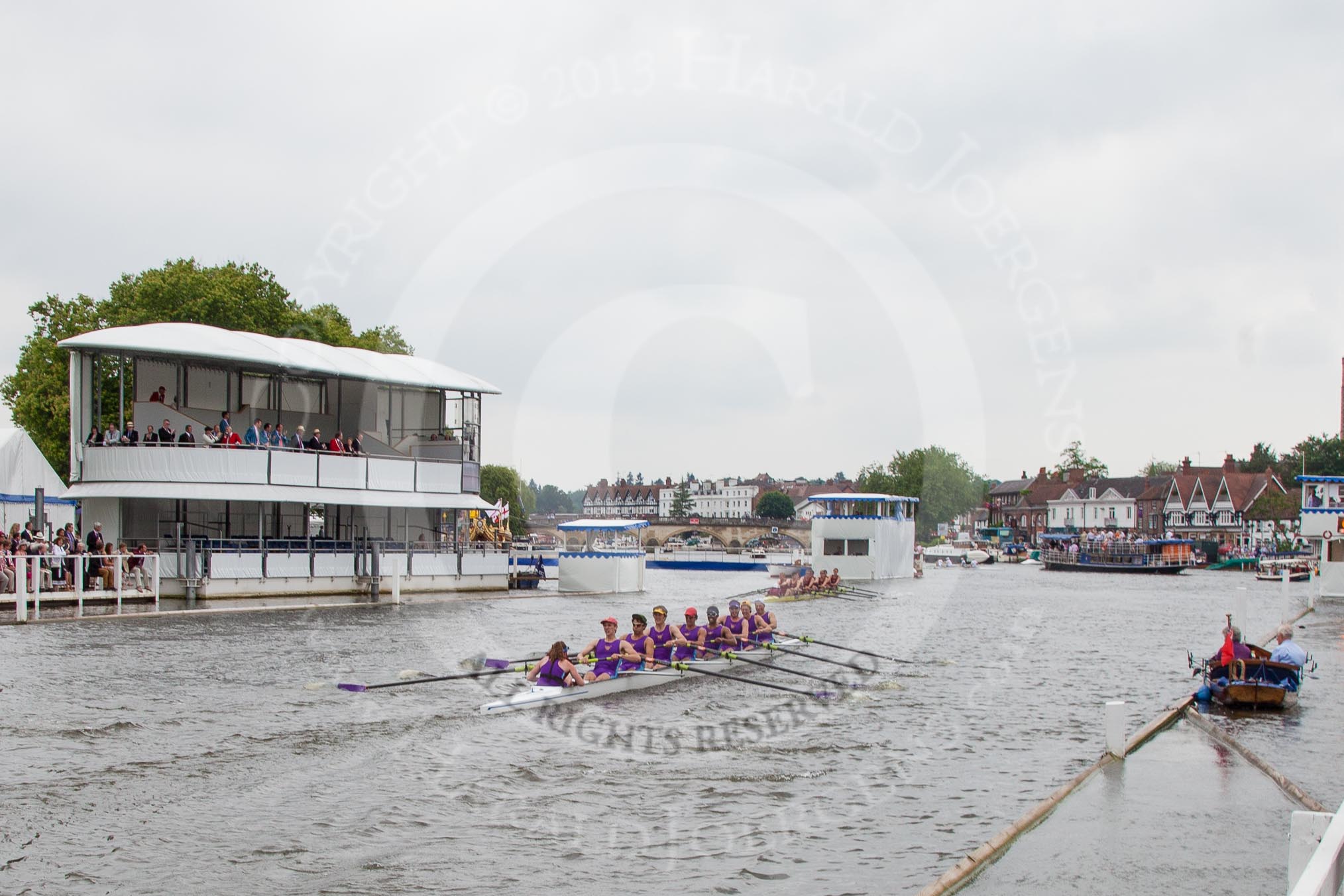 Henley Royal Regatta 2012 (Thursday): Race 35, Diamond Challenge Sculls:  Cambridge Boat Club (456, Bucks) v Koninklijke Roei en Nautische Sport Oostende, Belgium (458, Berks).
River Thames beteen Henley-on-Thames and Remenham/Temple Island ,
Henley-on-Thames,
Oxfordshire,
United Kingdom,
on 28 June 2012 at 14:05, image #258