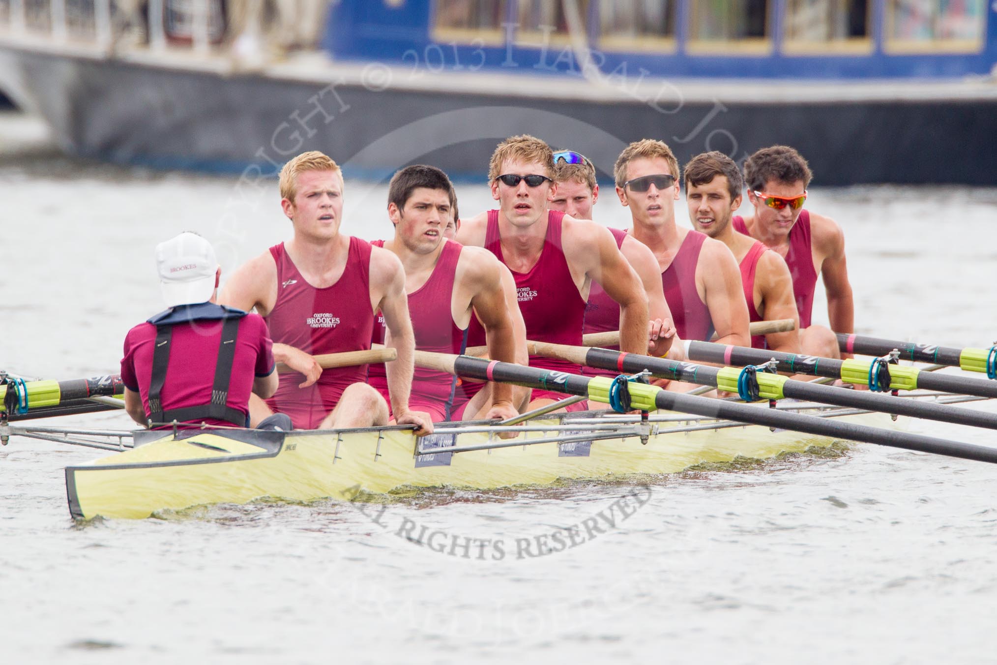 Henley Royal Regatta 2012 (Thursday): Race 35, Diamond Challenge Sculls:  Cambridge Boat Club (456, Bucks) v Koninklijke Roei en Nautische Sport Oostende, Belgium (458, Berks).
River Thames beteen Henley-on-Thames and Remenham/Temple Island ,
Henley-on-Thames,
Oxfordshire,
United Kingdom,
on 28 June 2012 at 14:06, image #262