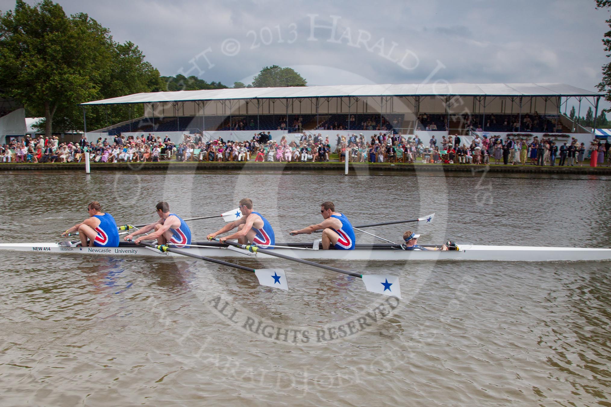 Henley Royal Regatta 2012 (Thursday): Race 39, Prince Albert Challenge Cup:  Newcastle University (388, Bucks) v University of London 'B' (400, Berks).
River Thames beteen Henley-on-Thames and Remenham/Temple Island ,
Henley-on-Thames,
Oxfordshire,
United Kingdom,
on 28 June 2012 at 14:22, image #280