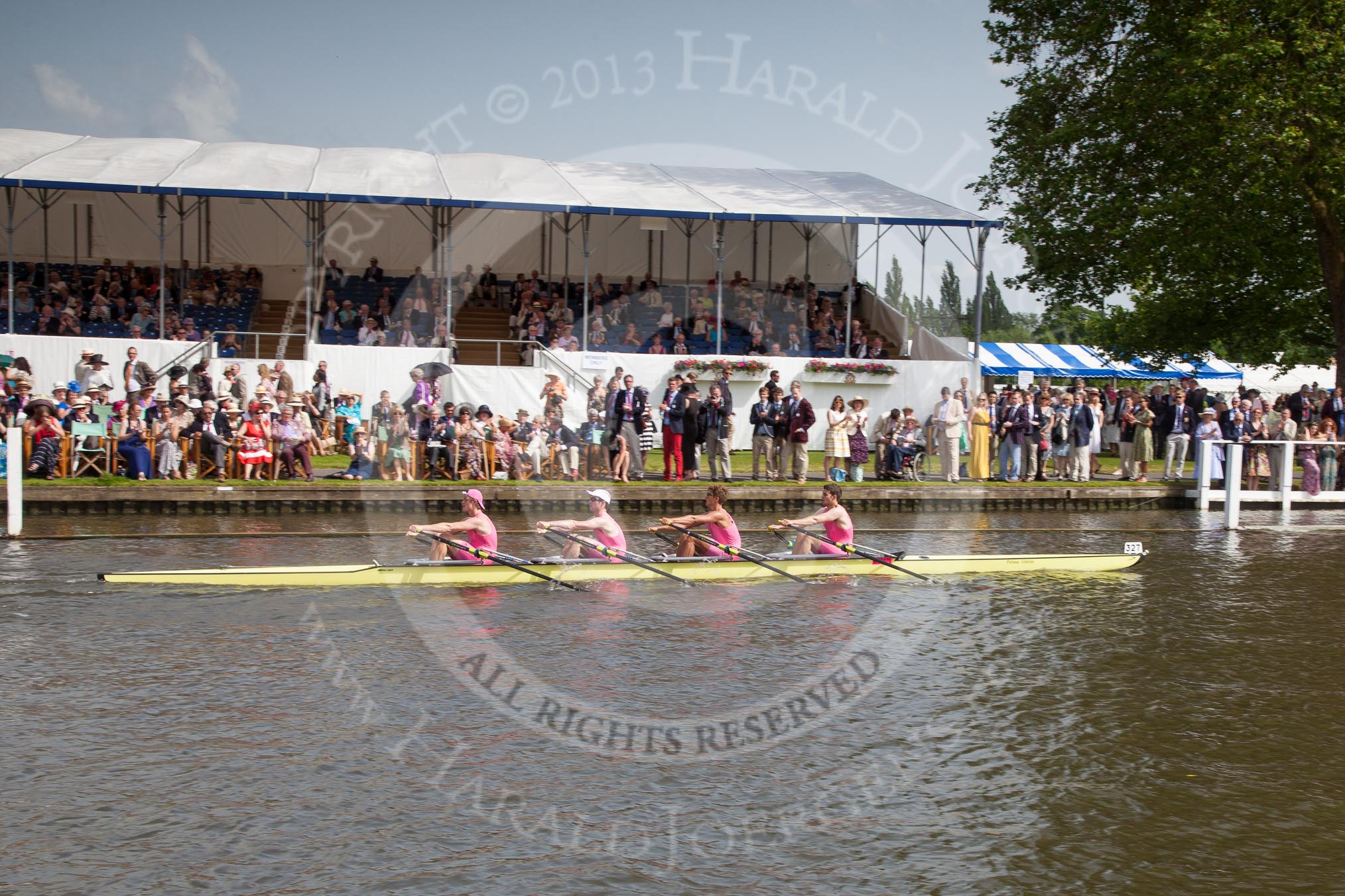 Henley Royal Regatta 2012 (Thursday): Race 54, Fawley Challenge Cup:  Melbourne Grammar School, Australia (308, Bucks) v Westminster School (327, Berks).
River Thames beteen Henley-on-Thames and Remenham/Temple Island ,
Henley-on-Thames,
Oxfordshire,
United Kingdom,
on 28 June 2012 at 15:53, image #393