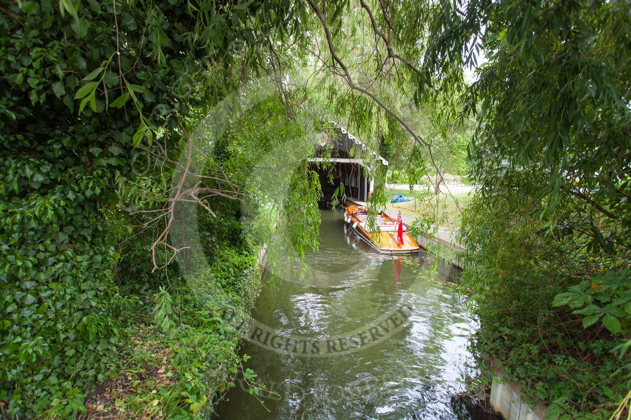 Henley Royal Regatta 2013 (Monday): A private boat house on the eastern side of the Thames..
River Thames between Henley and Temple Island,
Henley-on-Thames,
Berkshire,
United Kingdom,
on 01 July 2013 at 14:38, image #14