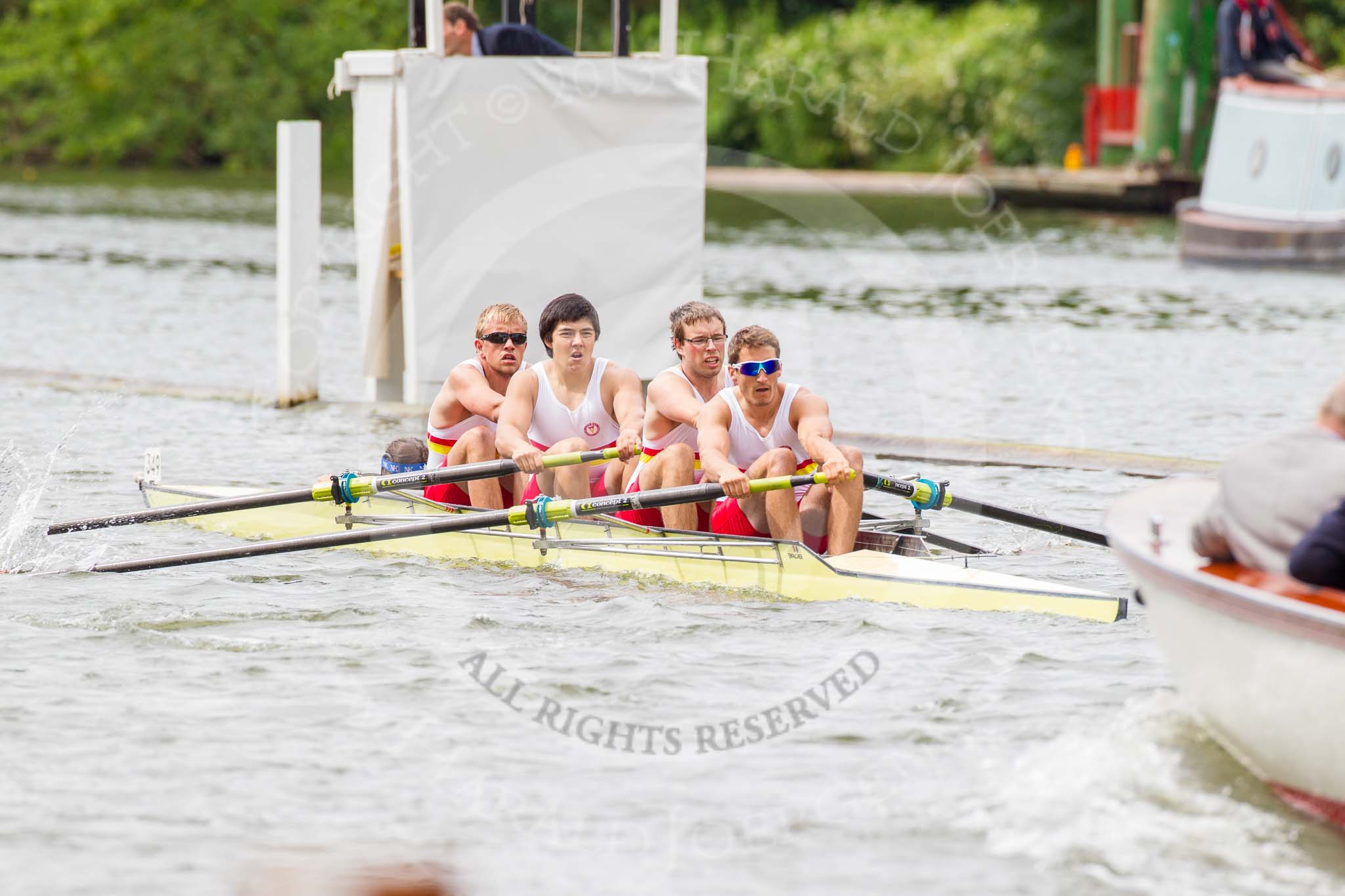 Henley Royal Regatta 2013, Thursday.
River Thames between Henley and Temple Island,
Henley-on-Thames,
Berkshire,
United Kingdom,
on 04 July 2013 at 10:48, image #94