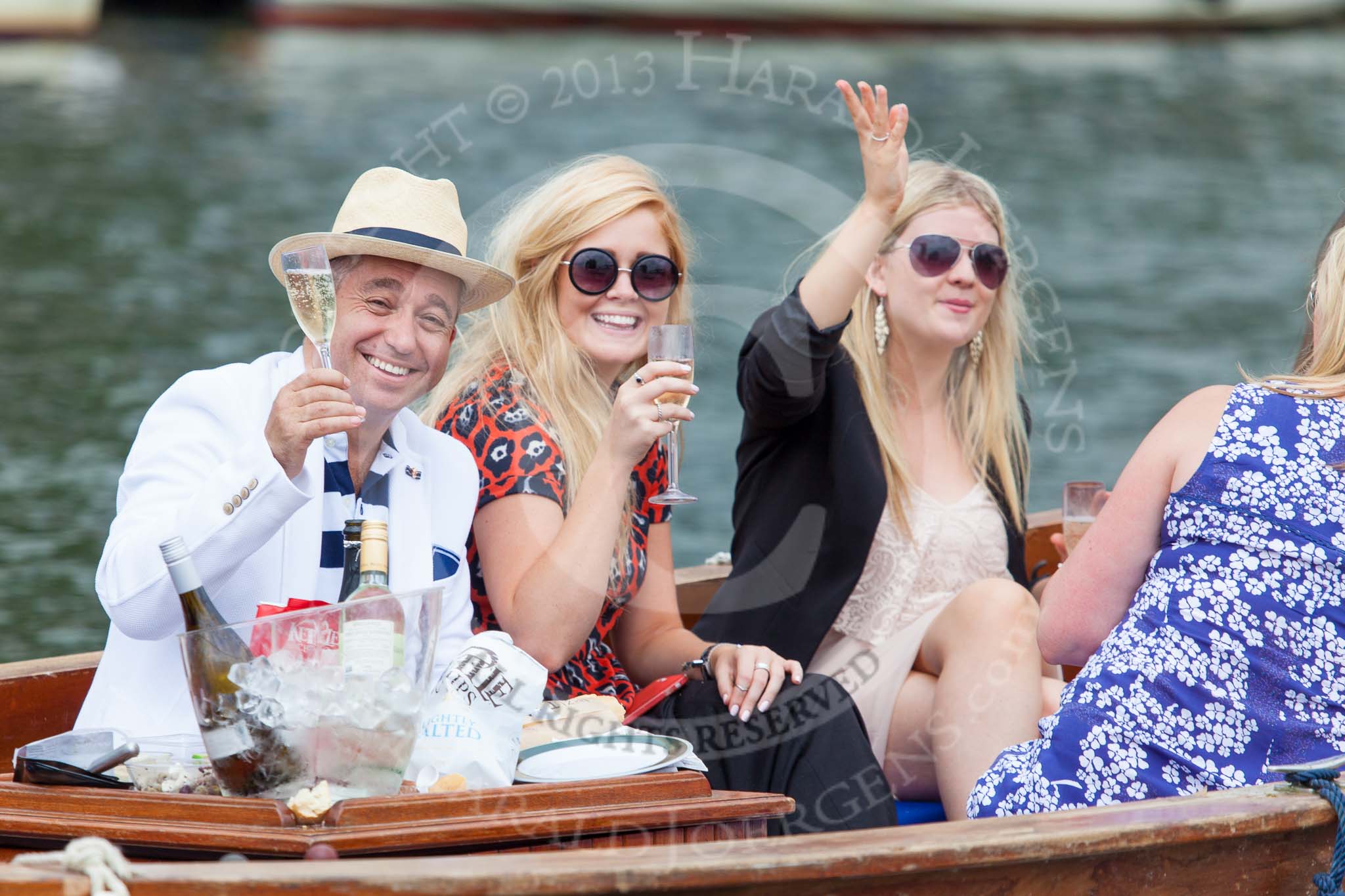 Henley Royal Regatta 2013, Thursday.
River Thames between Henley and Temple Island,
Henley-on-Thames,
Berkshire,
United Kingdom,
on 04 July 2013 at 13:49, image #330