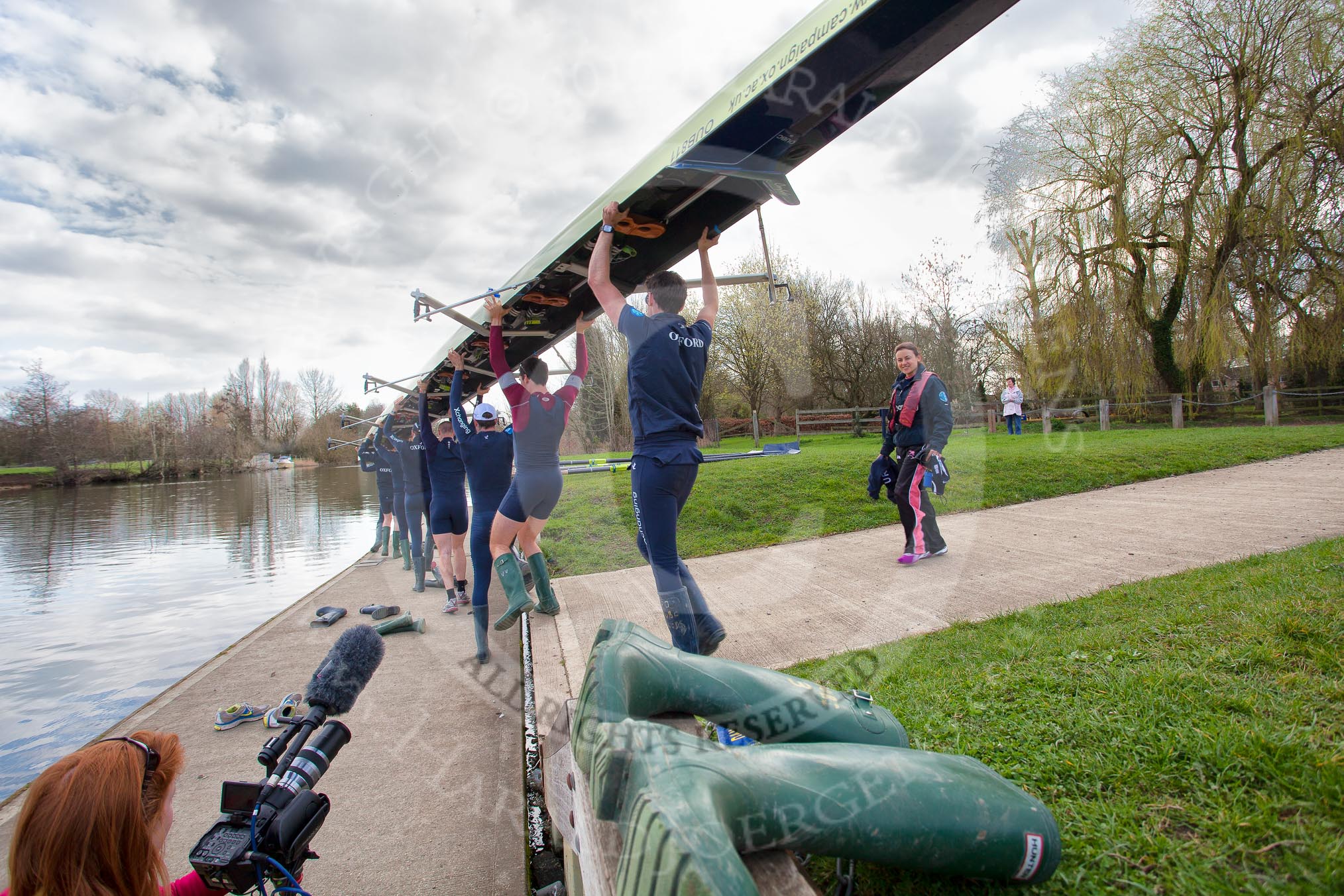 The Boat Race season 2012 - OUBC training: In front producer/director Hannah Madsen of www.AngelSharp.com, working on a fabulous behind-the scenes video about The Boat Race. On the right cox Zoe de Toledo, carrying the boat Alexander Woods, William Zeng, Kevin Baum, Alexander Davidson, Karl Hudspith, Dr. Hanno Wienhausen, Dan Harvey, and Roel Haen..


Oxfordshire,
United Kingdom,
on 20 March 2012 at 14:59, image #9