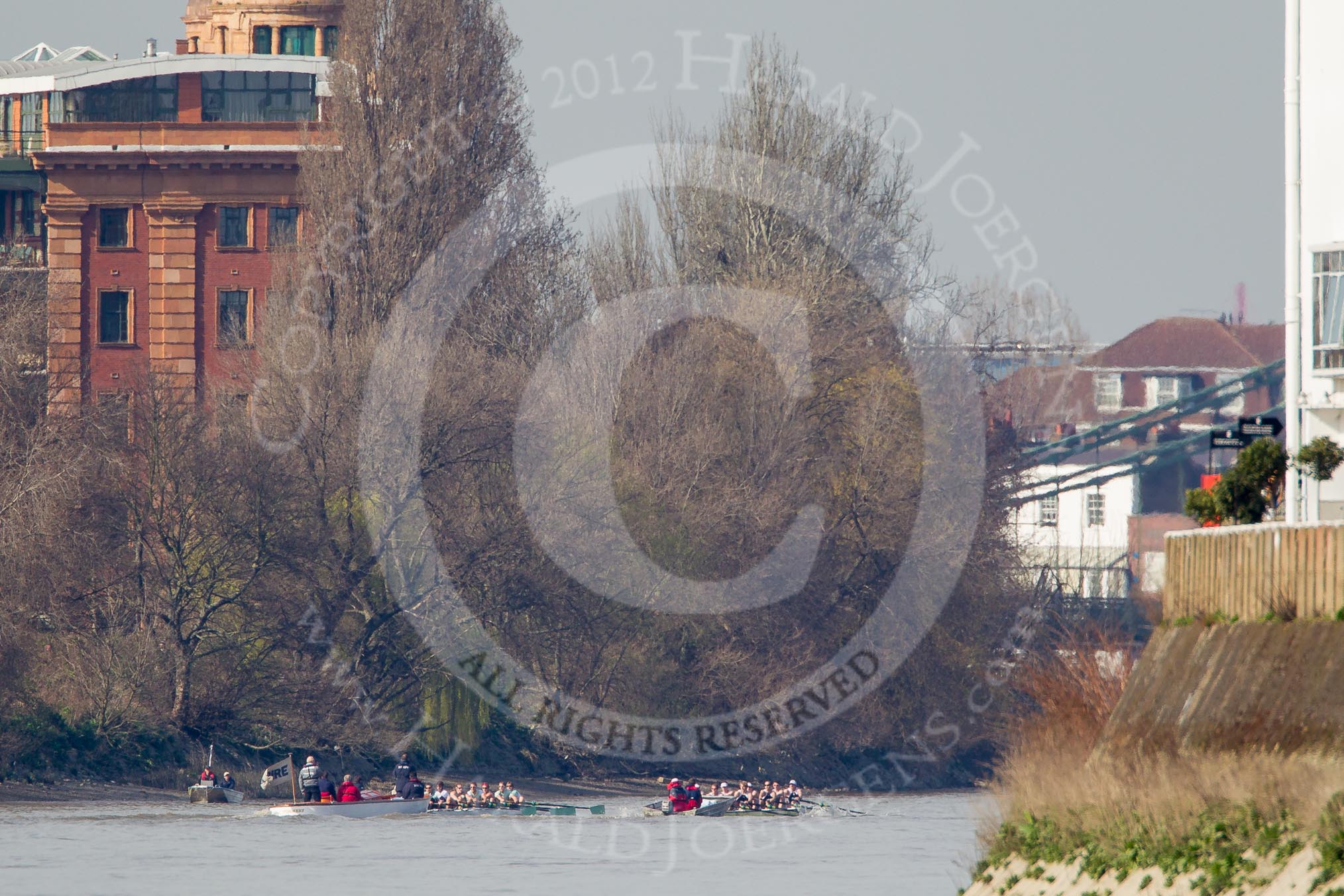 The Boat Race season 2012 - fixture CUBC vs Molesey BC: The CUBC Blue Boat on the left, the Molesey BC Eight on the right, behind them umpire Boris Rankov. The boats are approaching the Harrods Repository..




on 25 March 2012 at 15:22, image #150