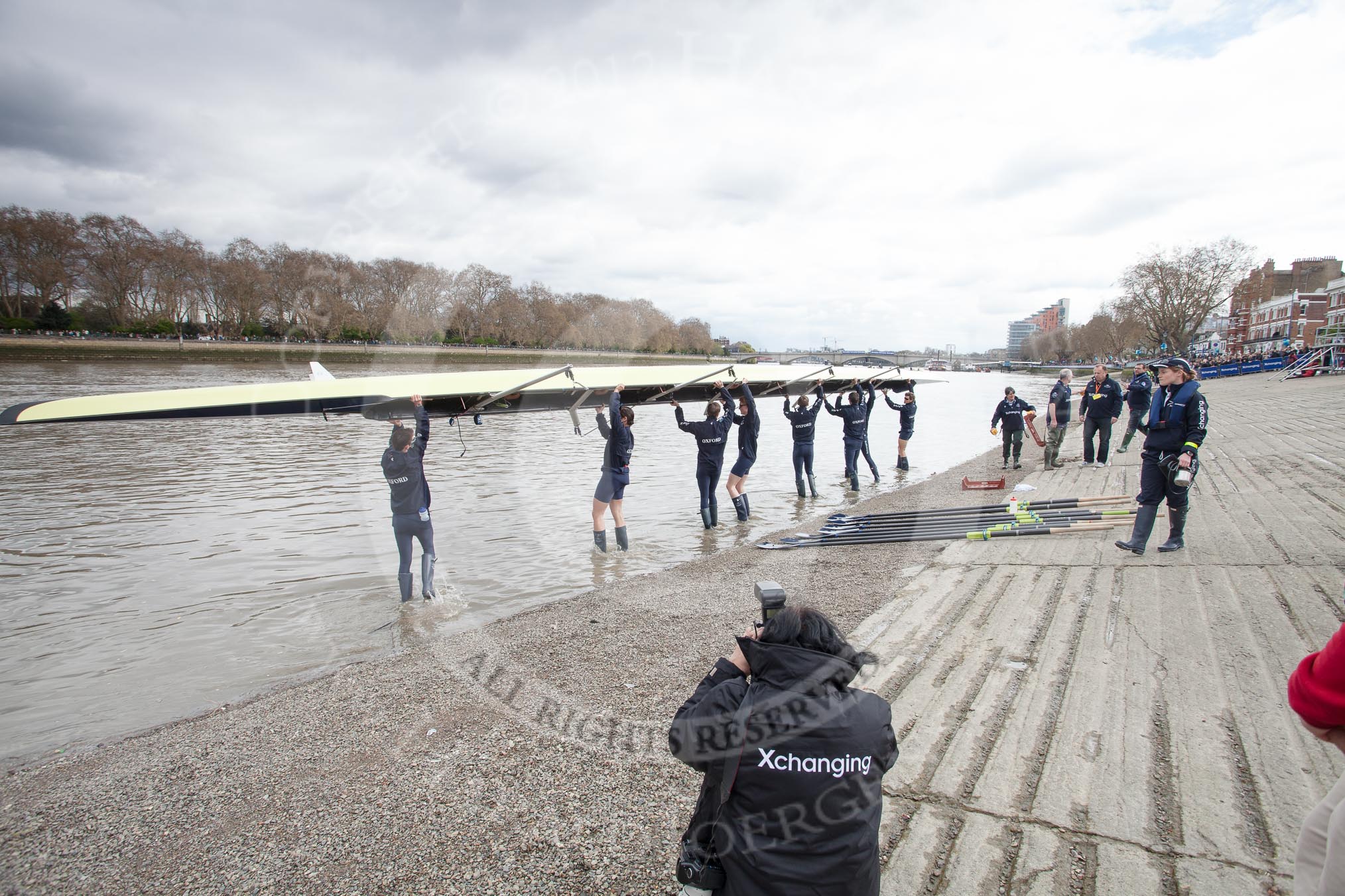 The Boat Race 2012: Getting Isis into the Thames for the Boat Race against Goldie, the Cambridge reserve boat: Stroke Tom Watson, Justin Webb, Geordie Macleod, Joseph Dawson, Ben Snodin, Julian Bubb-Humfryes, Chris Fairweather, bow Thomas Hilton, and on the right cox Katherine Apfelbaum..




on 07 April 2012 at 13:03, image #110