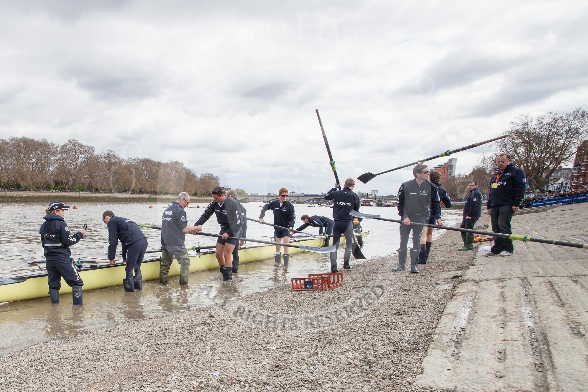 The Boat Race 2012: Getting Isis into the Thames for the Boat Race against Goldie, the Cambridge reserve boat: Cox Katherine Apfelbaum, stroke Tom Watson, Oxford boat house manager Pat Lockley, Justin Webb, Geordie Macleod, Joseph Dawson, Ben Snodin, Julian Bubb-Humfryes, Chris Fairweather, and Thomas Hilton..




on 07 April 2012 at 13:04, image #113