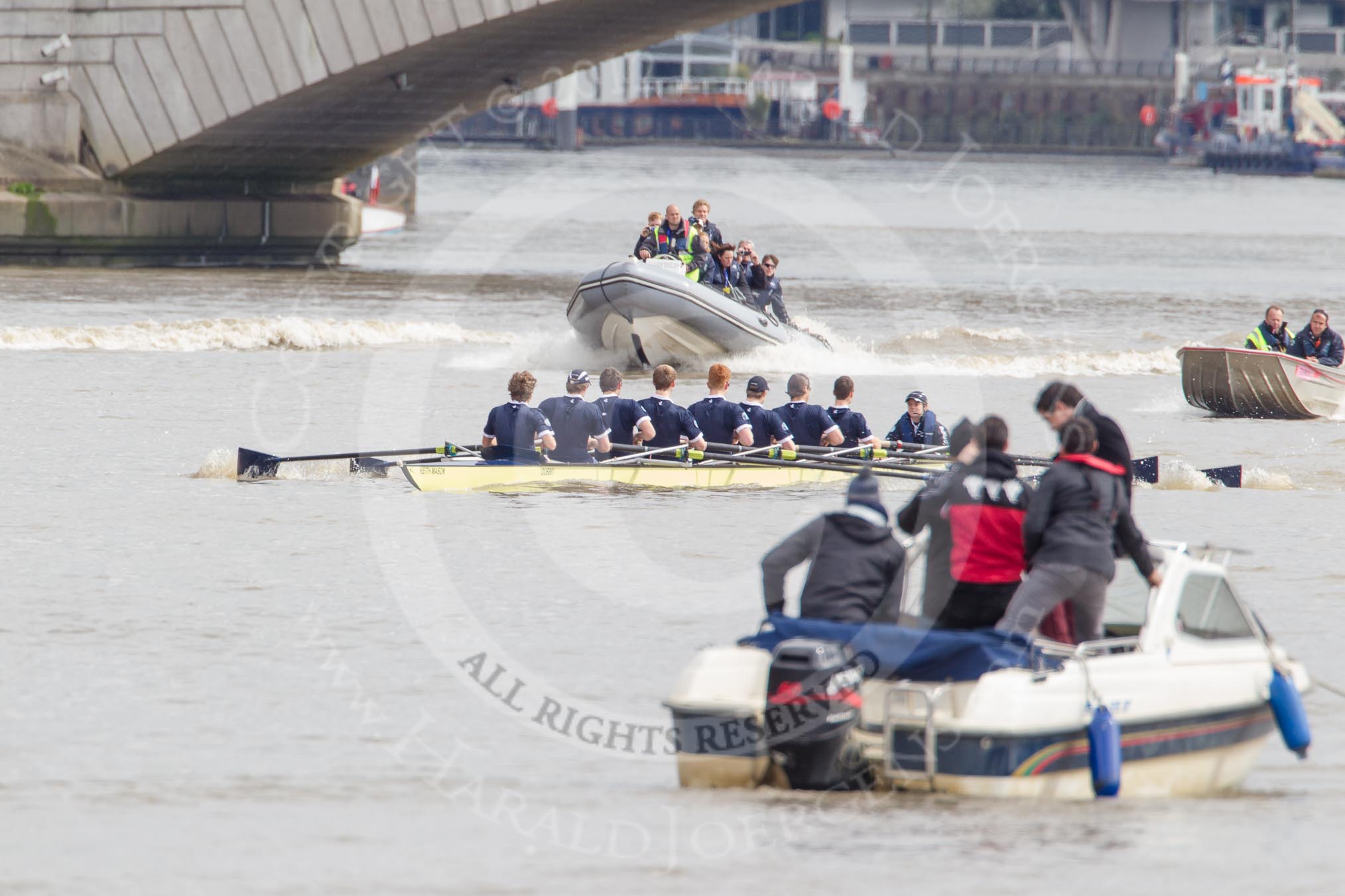 The Boat Race 2012: The Goldie/Isis race has been started, here Isis is followed by officials..




on 07 April 2012 at 13:45, image #156