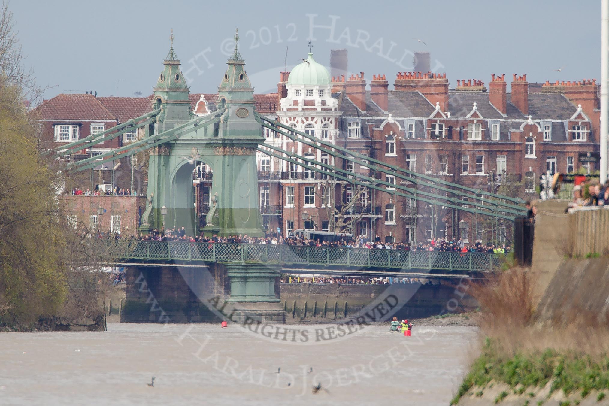 The Boat Race 2012: The Isis v Goldie Boat Race. The Oxford reserve boat Isis, in blue, in the lead, approaching Hammersmith Bridge, the Goldie crew in yellow..




on 07 April 2012 at 13:51, image #195