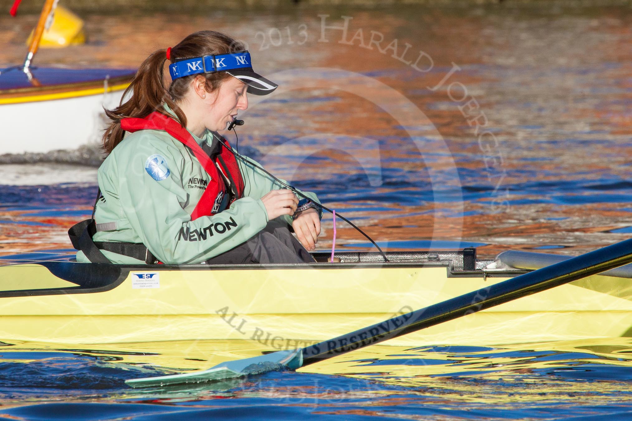 The Boat Race season 2014 - Women's Trial VIIIs(CUWBC, Cambridge): Nudge Nudge: Cox Esther Momcilovic..
River Thames between Putney Bridge and Mortlake,
London SW15,

United Kingdom,
on 19 December 2013 at 13:54, image #291