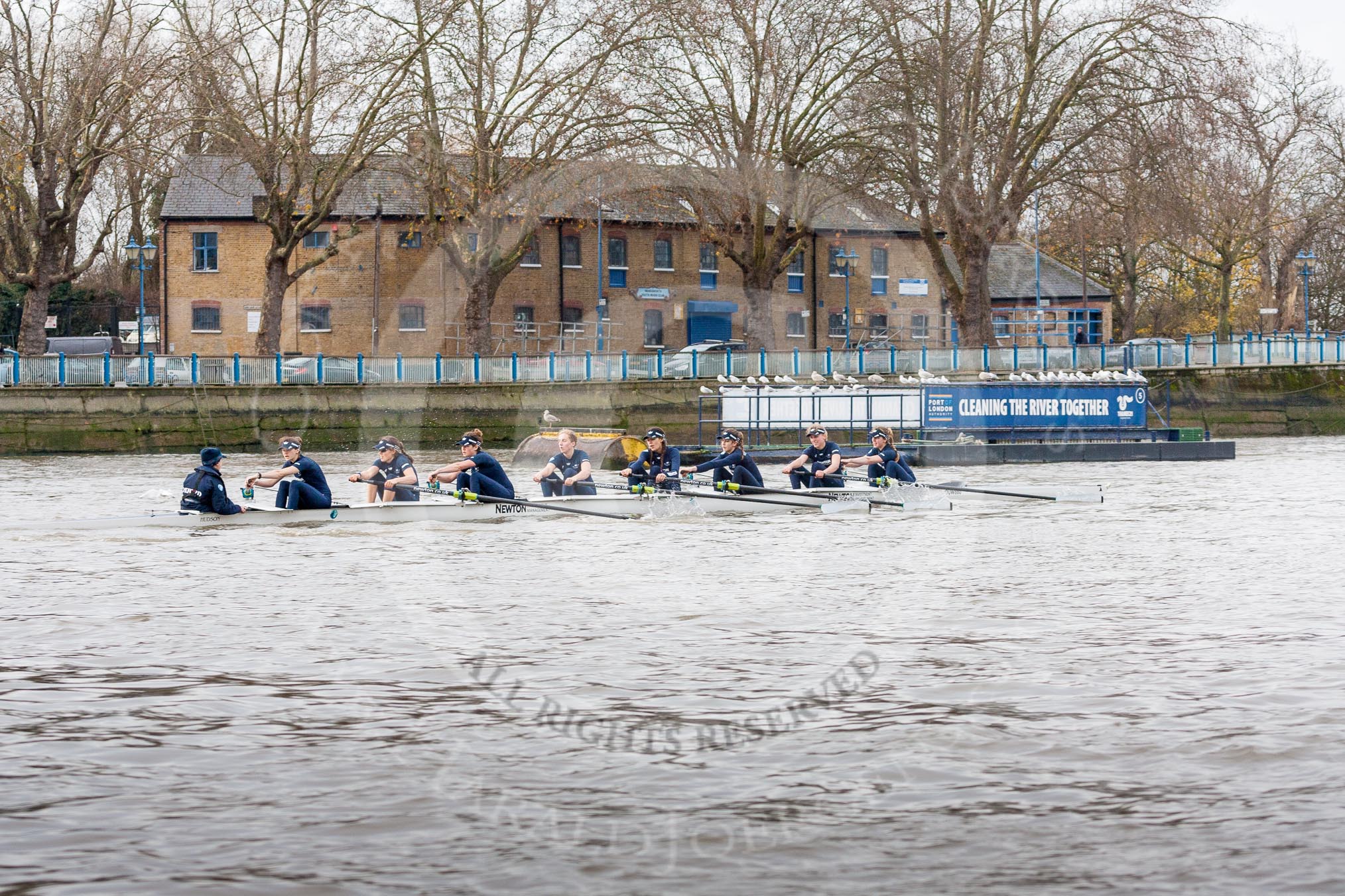 The Boat Race season 2016 - Women's Boat Race Trial Eights (OUWBC, Oxford): The leading boat "Scylla" with cox-Morgan Baynham-Williams, stroke-Kate Erickson, 7-Maddy Badcott, 6-Elo Luik, 5-Ruth Siddorn, 4-Emma Spruce, 3-Lara Pysden, 2-Christina Fleischer, bow-Georgie Daniell.
River Thames between Putney Bridge and Mortlake,
London SW15,

United Kingdom,
on 10 December 2015 at 12:20, image #162