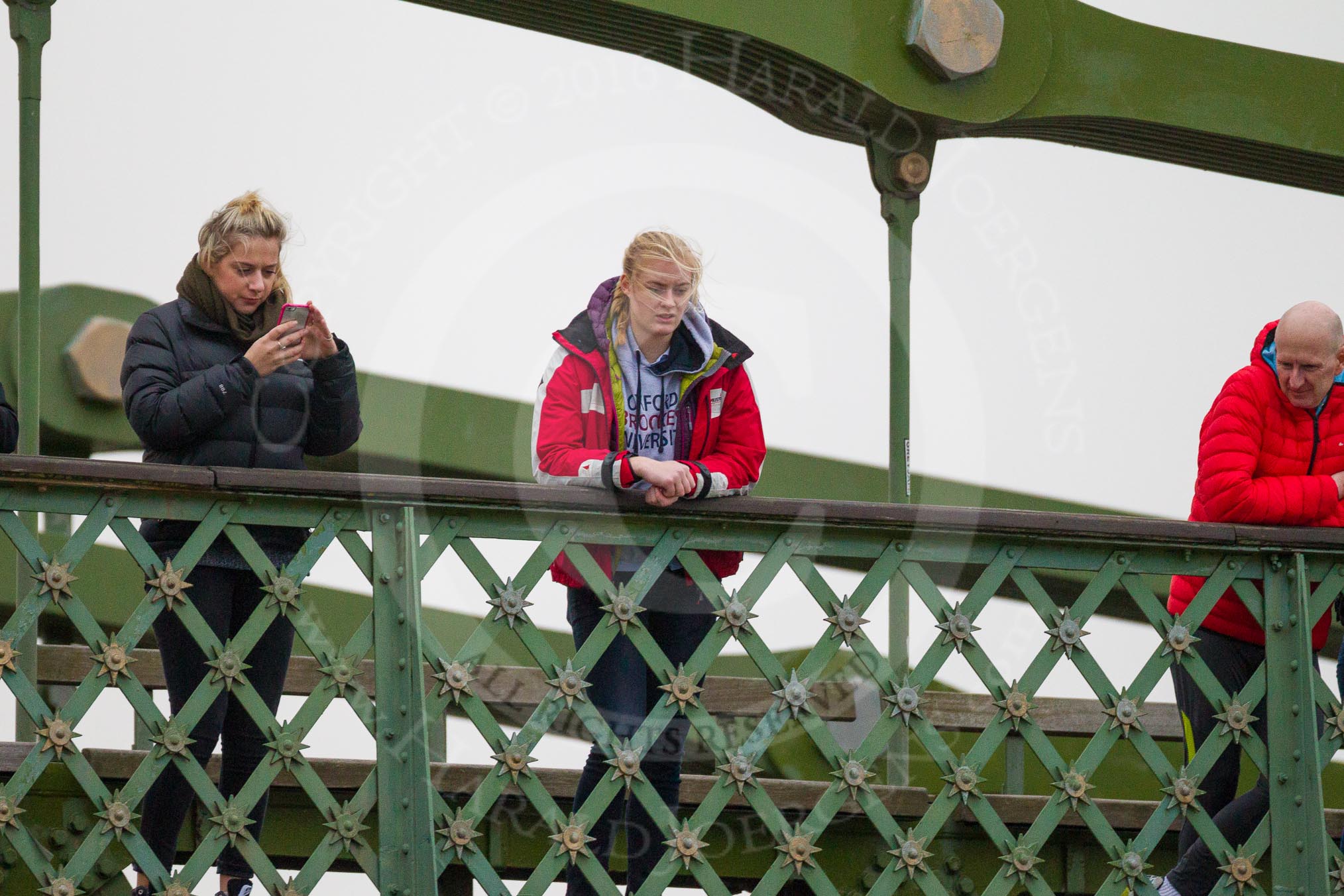 The Boat Race season 2016 - Women's Boat Race Fixture CUWBC vs OBUBC.
River Thames between Putney Bridge and Mortlake,
London SW15,

United Kingdom,
on 31 January 2016 at 16:07, image #104