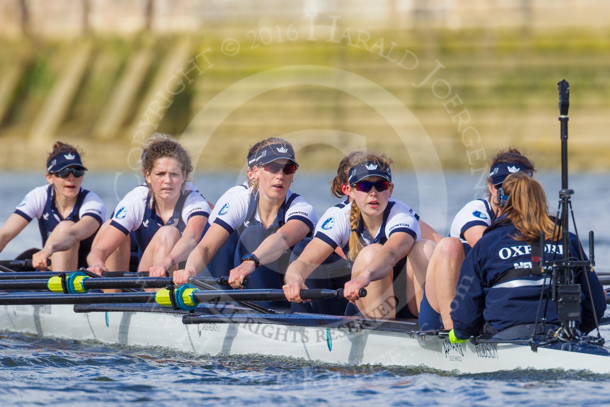 The Boat Race season 2016 -  The Cancer Research Women's Boat Race.
River Thames between Putney Bridge and Mortlake,
London SW15,

United Kingdom,
on 27 March 2016 at 14:17, image #224