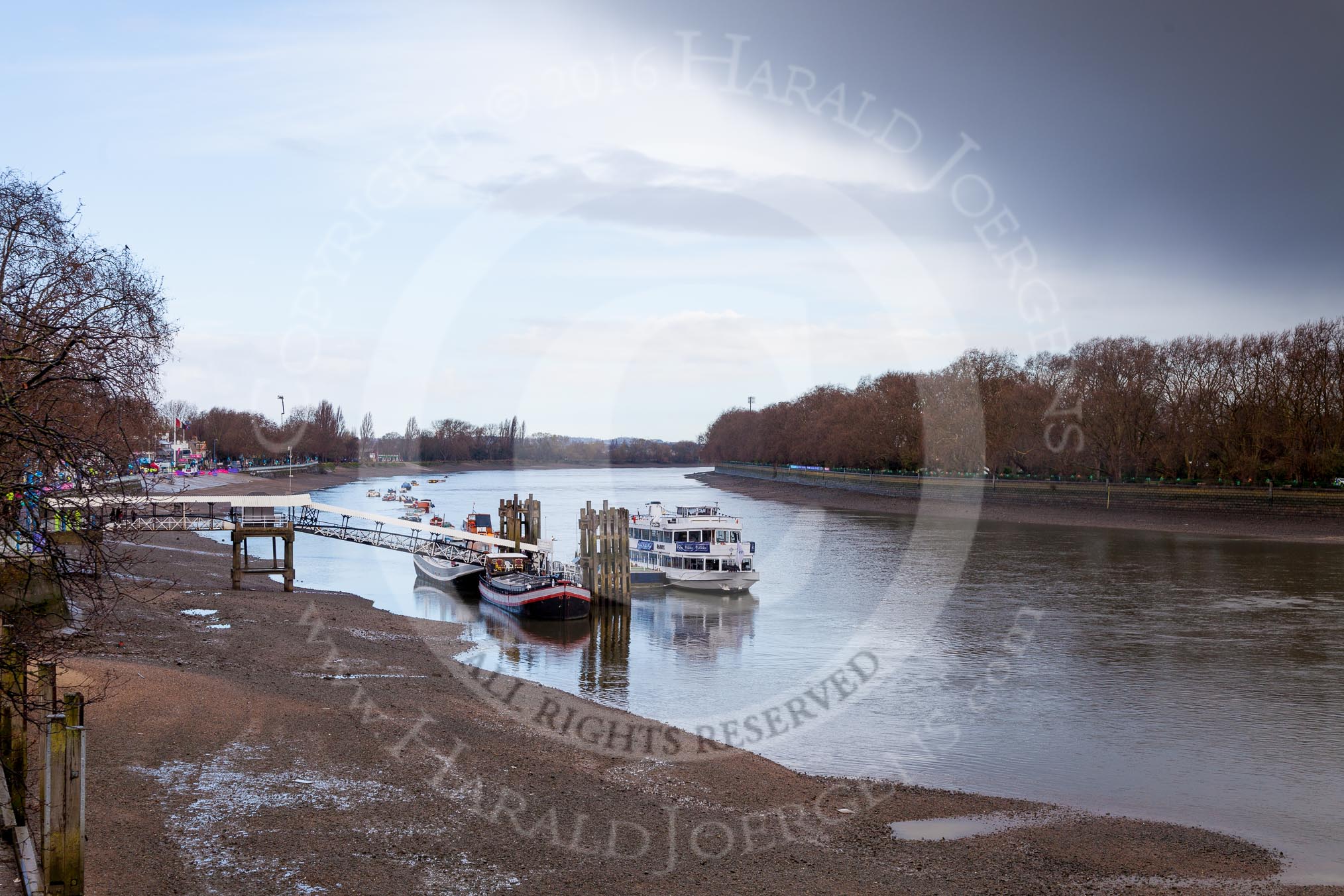 The Boat Race season 2016 -  The Cancer Research Women's Boat Race.
River Thames between Putney Bridge and Mortlake,
London SW15,

United Kingdom,
on 27 March 2016 at 10:53, image #8