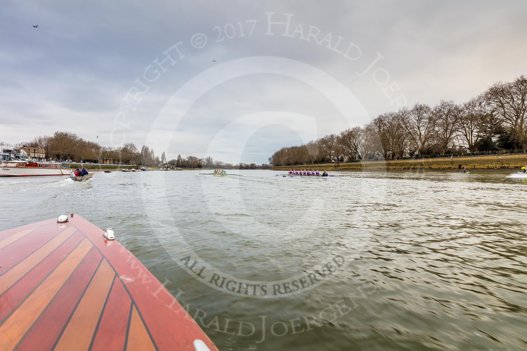 The Boat Race season 2017 - Women's Boat Race Fixture CUWBC vs Univerity of London: The scene near the boat houses, seen from the press launch.
River Thames between Putney Bridge and Mortlake,
London SW15,

United Kingdom,
on 19 February 2017 at 16:02, image #71