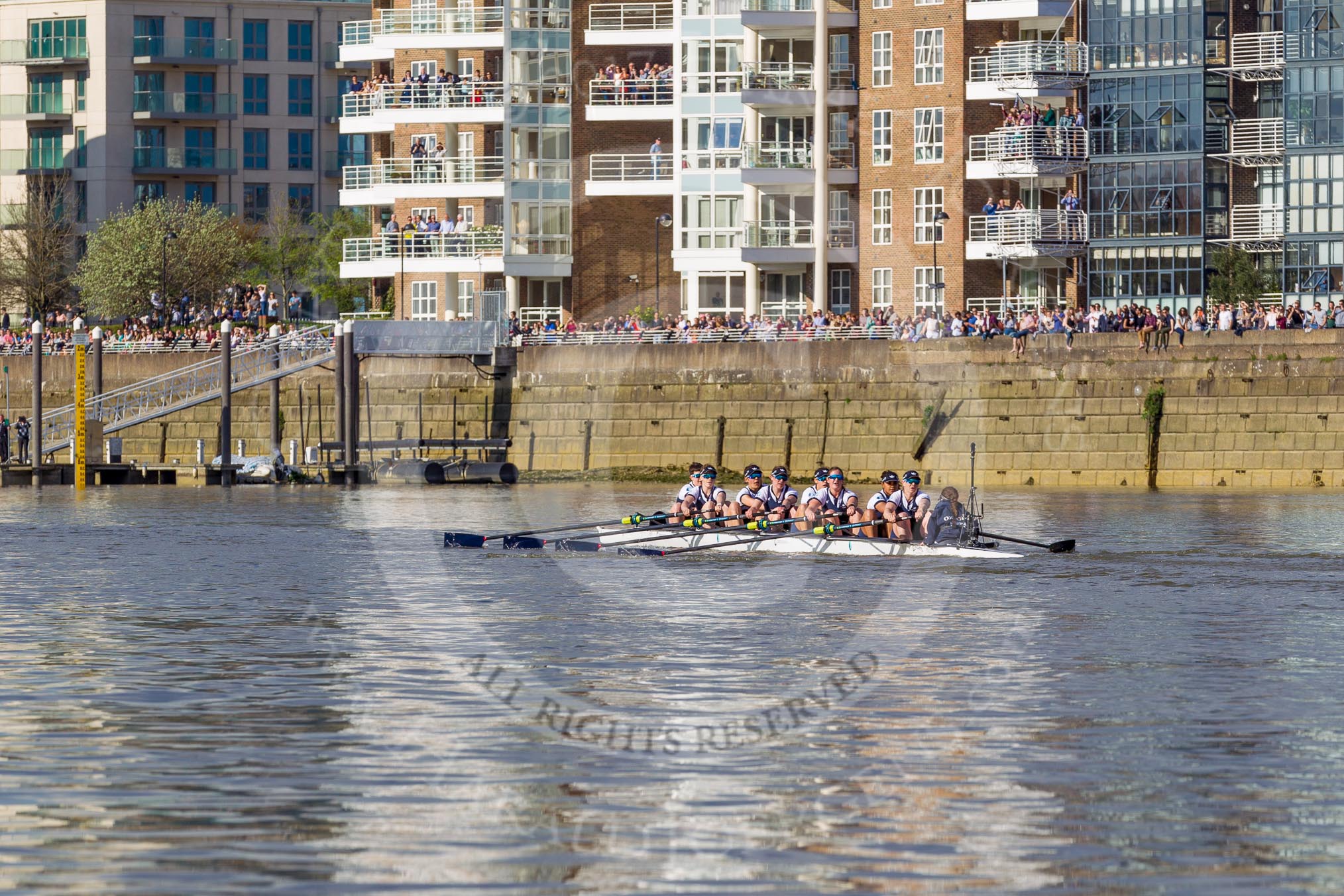 The Boat Race season 2017 -  The Cancer Research Women's Boat Race: Crowds along the Thames  as the OUWBC boat passes Fulham Reach.
River Thames between Putney Bridge and Mortlake,
London SW15,

United Kingdom,
on 02 April 2017 at 16:40, image #148