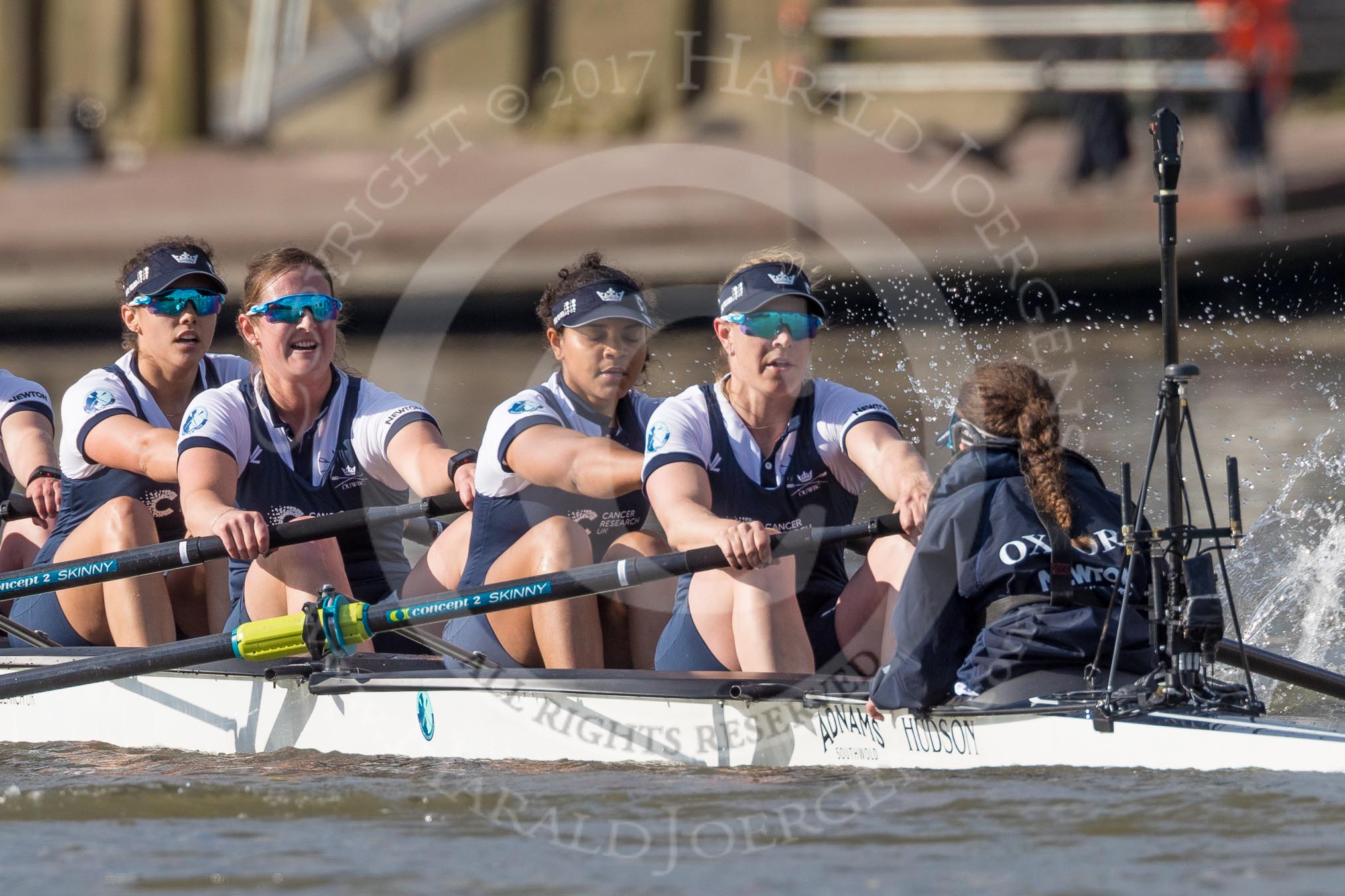 The Boat Race season 2017 -  The Cancer Research Women's Boat Race: Closu-up of OUWBC on the approach to Hammersmith Bridge, here 5 Chloe Laverack, 6 Harriet Austin, 7 Jenna Hebert, stroke Emily Cameron, cox Eleanor Shearer.
River Thames between Putney Bridge and Mortlake,
London SW15,

United Kingdom,
on 02 April 2017 at 16:42, image #159