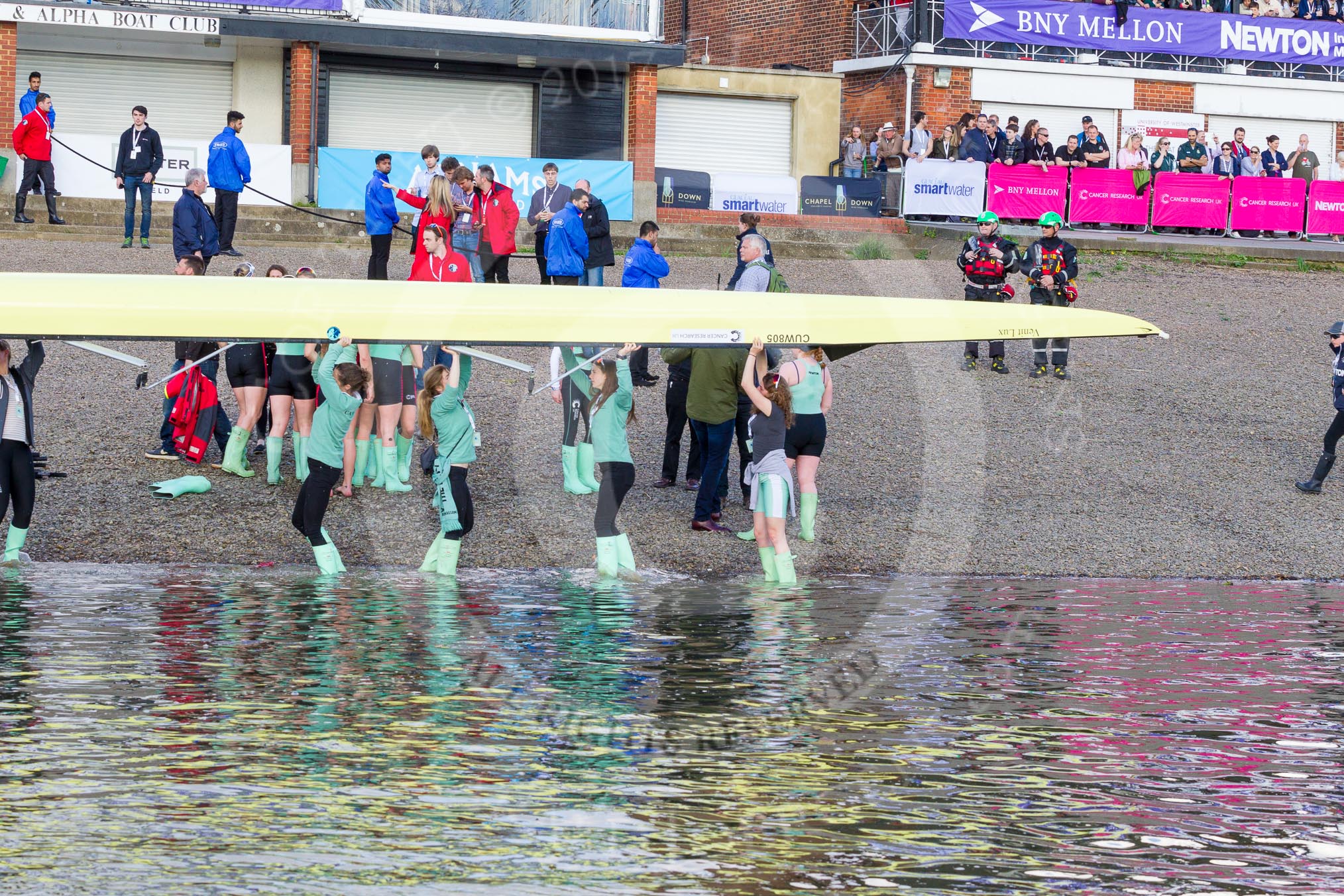 The Boat Race season 2017 -  The Cancer Research Women's Boat Race: CUWBC getting their boat onto dry land at Mortlake & Alpha Boat Club.
River Thames between Putney Bridge and Mortlake,
London SW15,

United Kingdom,
on 02 April 2017 at 17:00, image #209