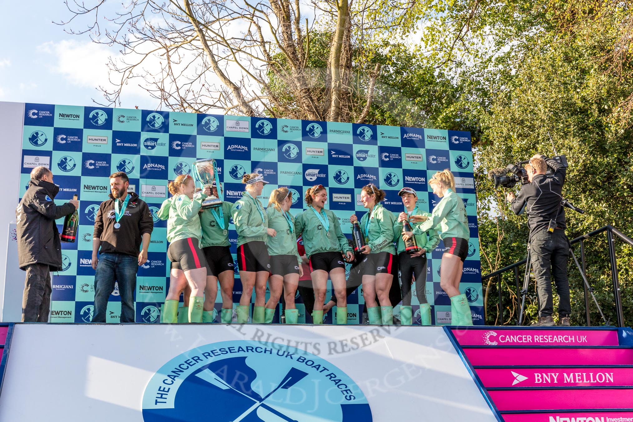 The Boat Race season 2017 -  The Cancer Research Women's Boat Race: CUWBC at the price givinG, with the bottles of Champagne, and ready to get wet.
River Thames between Putney Bridge and Mortlake,
London SW15,

United Kingdom,
on 02 April 2017 at 17:13, image #254