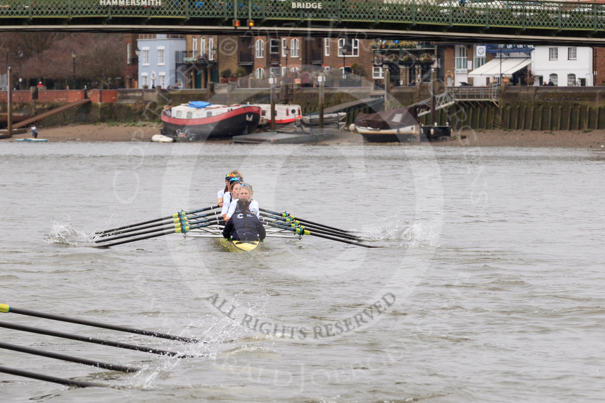 The Women's Boat Race season 2018 - fixture OUWBC vs. Molesey BC: OUWBC in the lead on the approach to Hammersmith Bridge.
River Thames between Putney Bridge and Mortlake,
London SW15,

United Kingdom,
on 04 March 2018 at 13:51, image #84