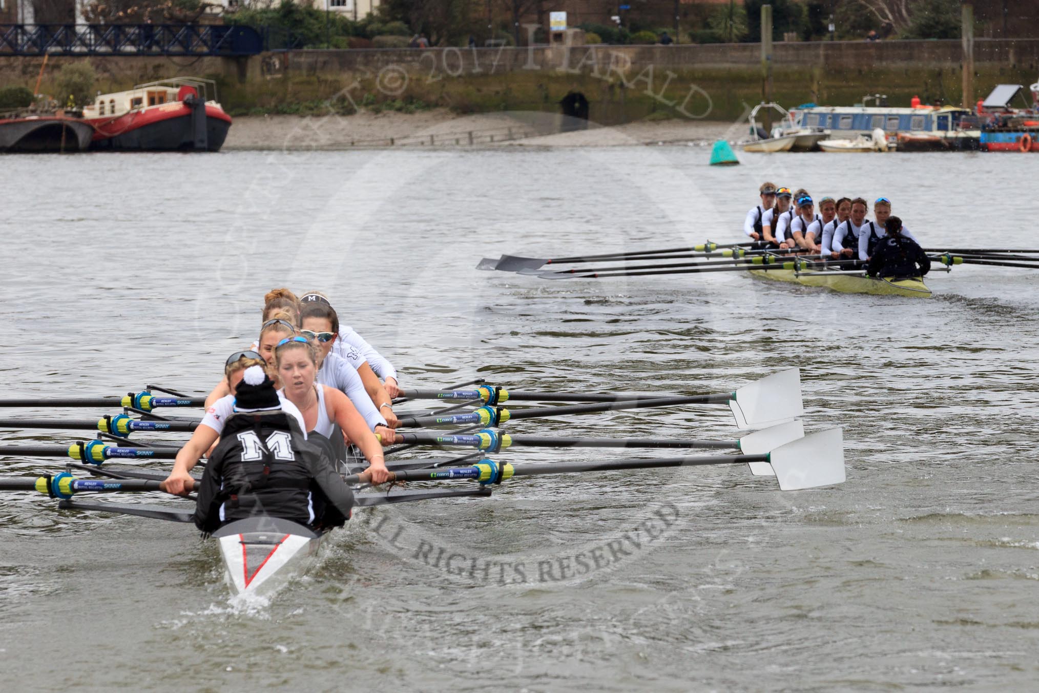 The Women's Boat Race season 2018 - fixture OUWBC vs. Molesey BC: OUWBC in the lead on the approach to Hammersmith Bridge.
River Thames between Putney Bridge and Mortlake,
London SW15,

United Kingdom,
on 04 March 2018 at 13:52, image #85