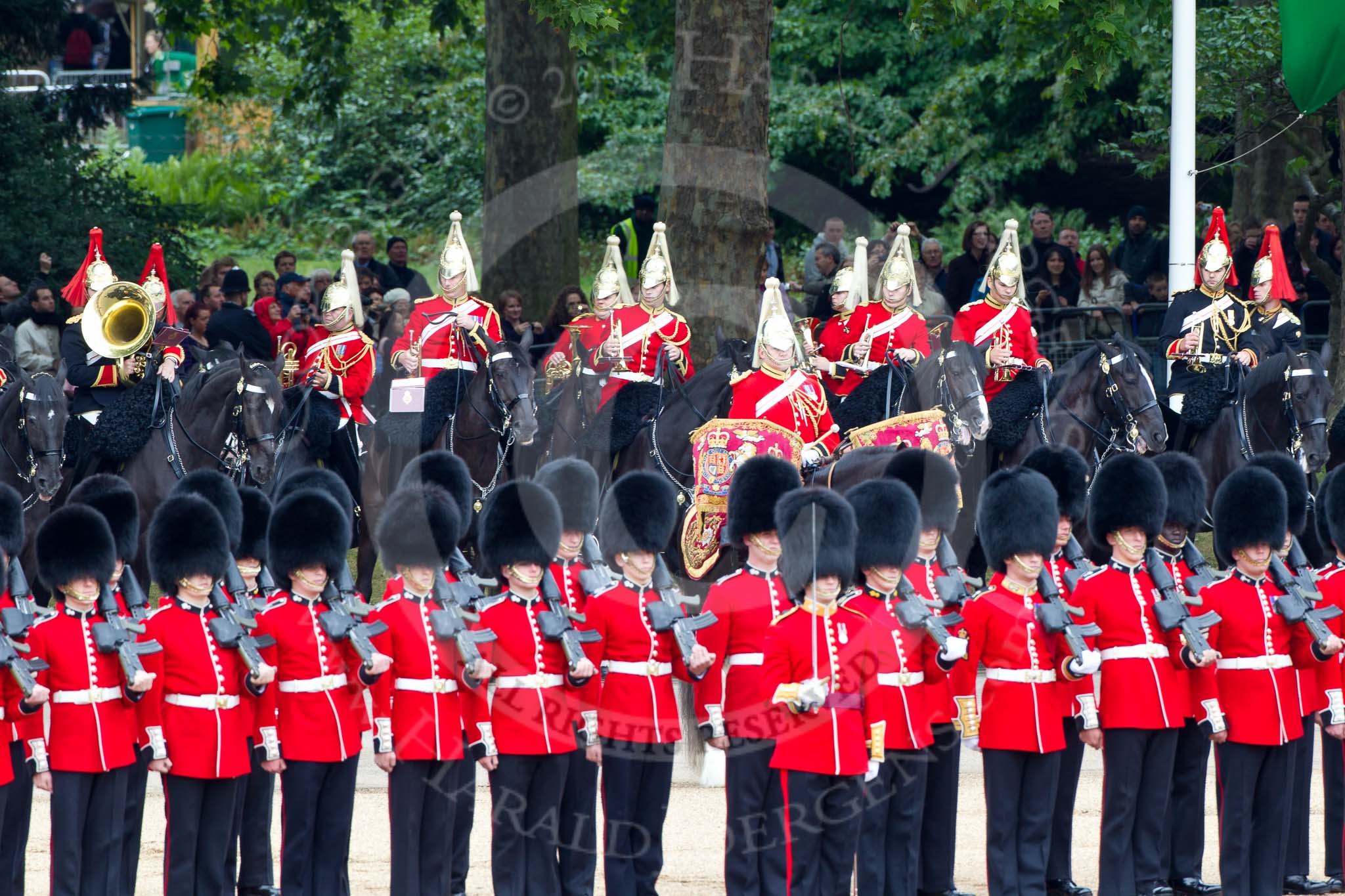 The Major General's Review 2011: The Mounted Bands of the Household Cavalry getting into position at the border of St. James's Park. In front No. 4 Guard, Nijmegen Company Grenadier Guards..
Horse Guards Parade, Westminster,
London SW1,
Greater London,
United Kingdom,
on 28 May 2011 at 10:57, image #97