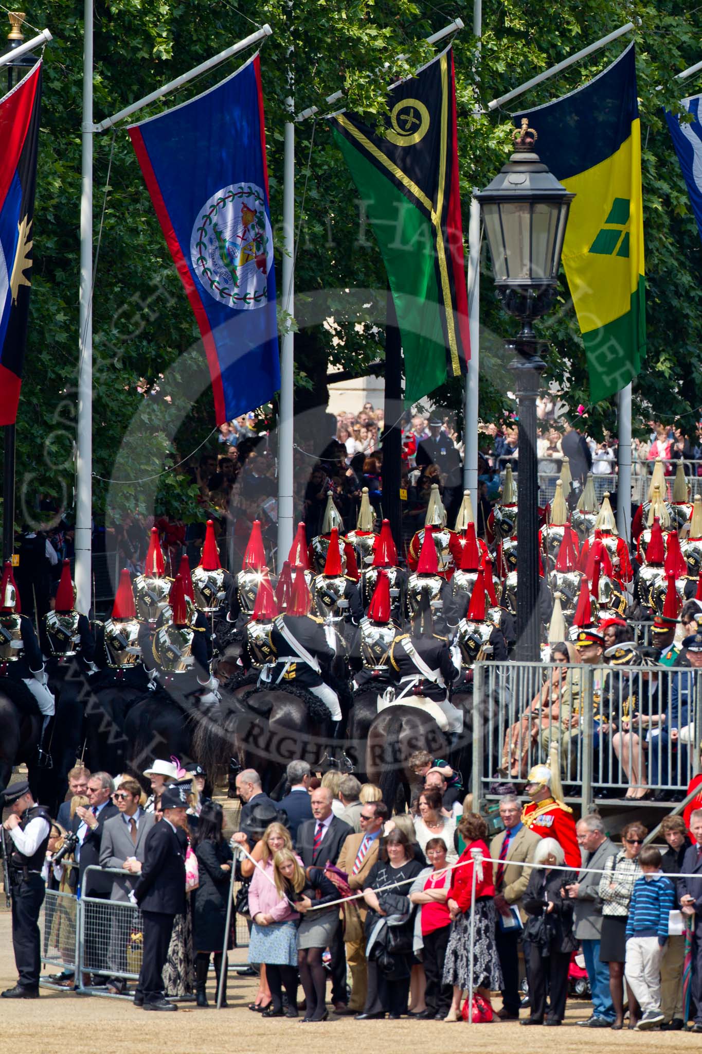 Trooping the Colour 2011: Marching off - the Household Cavalry, here The Life Guards, with the white pumes, followed by the Blues and Royals (red plumes) leaving Horse Guards Parade towards The Mall..
Horse Guards Parade, Westminster,
London SW1,
Greater London,
United Kingdom,
on 11 June 2011 at 12:08, image #399