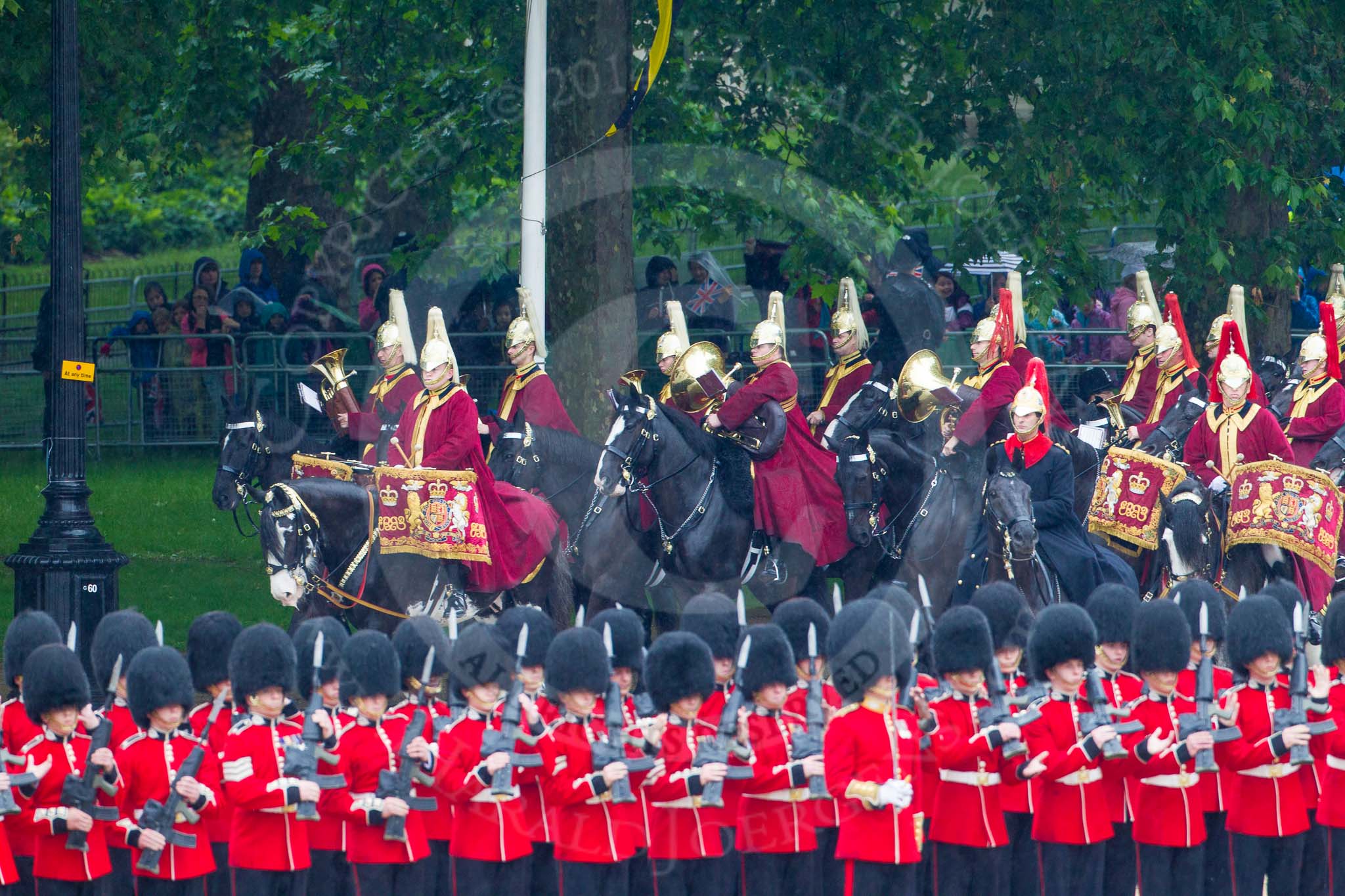 Trooping the colour 2024. Trooping the Colour праздник. The Trooping of the Colour в Великобритании. Парад the Trooping the Colour. Horse Guards Parade.